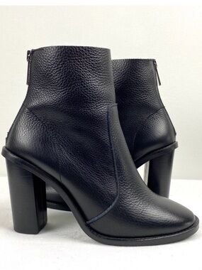 L’Intervalle Pebbled Leather Booties